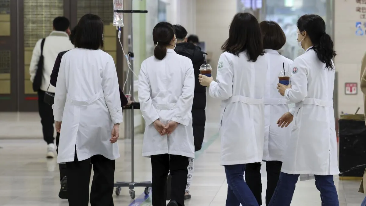 South Korean Trainee Doctors Stage Walkout Over Medical Policy Dispute